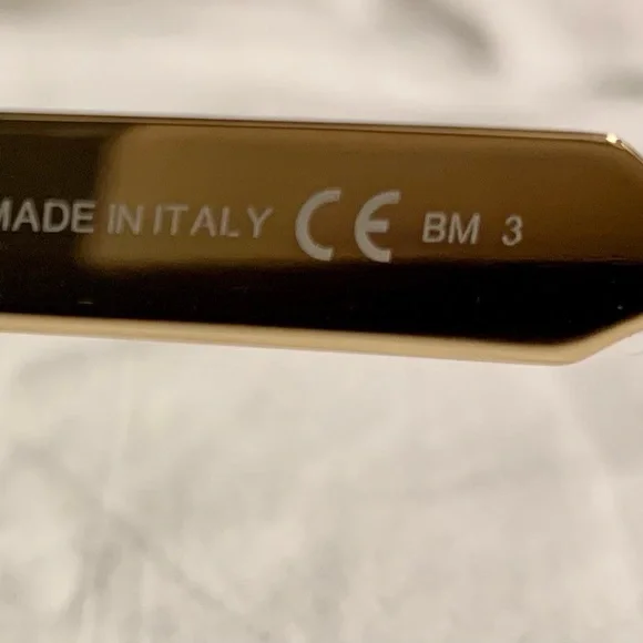 Authentic Gucci sunglasses with case - Picture 10 of 10